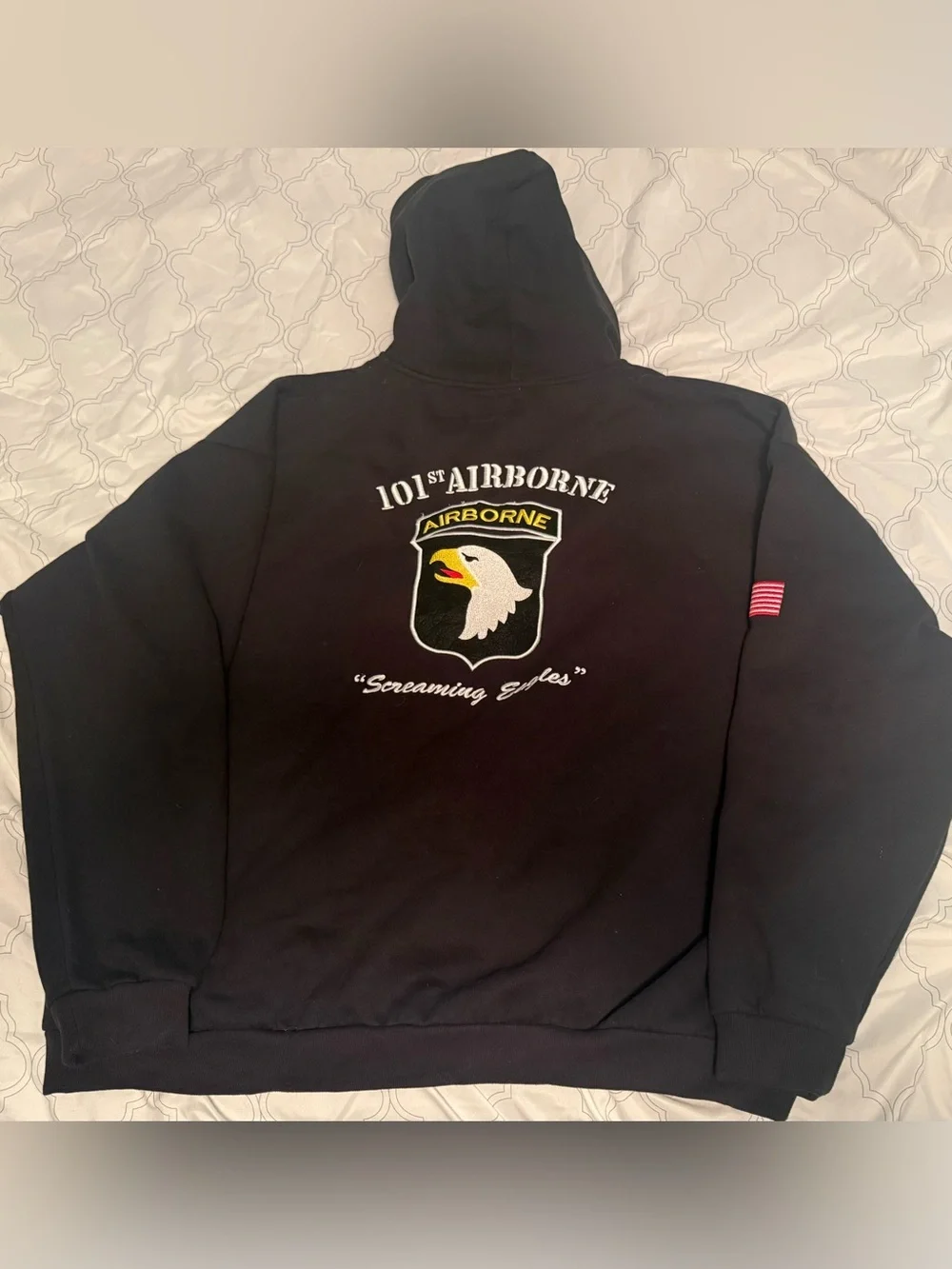 101st Airborne Screaming Eagles heavyduty Black Hoodie 4xl fits like 3xl or 2xl